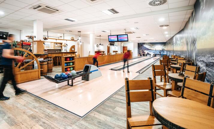 Bowling v Hotelu Artaban - bowling s tématem pirátské lodi