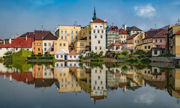 Dobrodružná dětská venkovní hra ve městě Jindřichův Hradec - najdete 15. poledník?