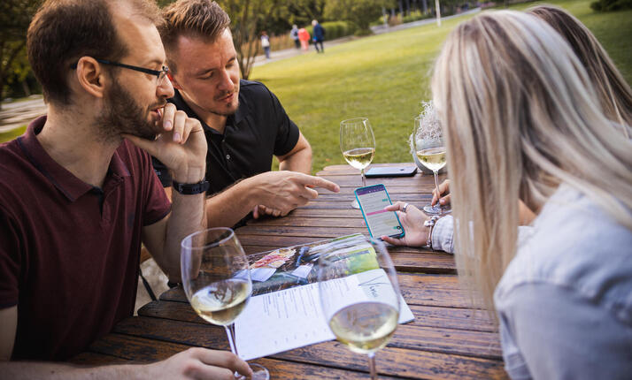 Venkovní hra - Tour de Wine Praha: Po kapkách zločinu