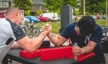 Stůl na páku - Armwrestling od NejlepšíAtrakce.cz - zábava pro opravdové chlapy